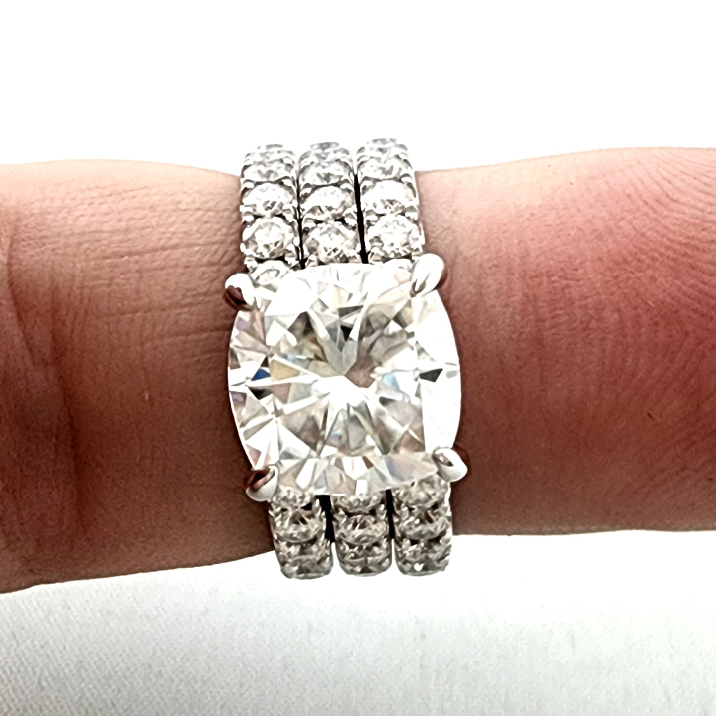 Cushion cut 5.87ct Stunning Engagement Ring