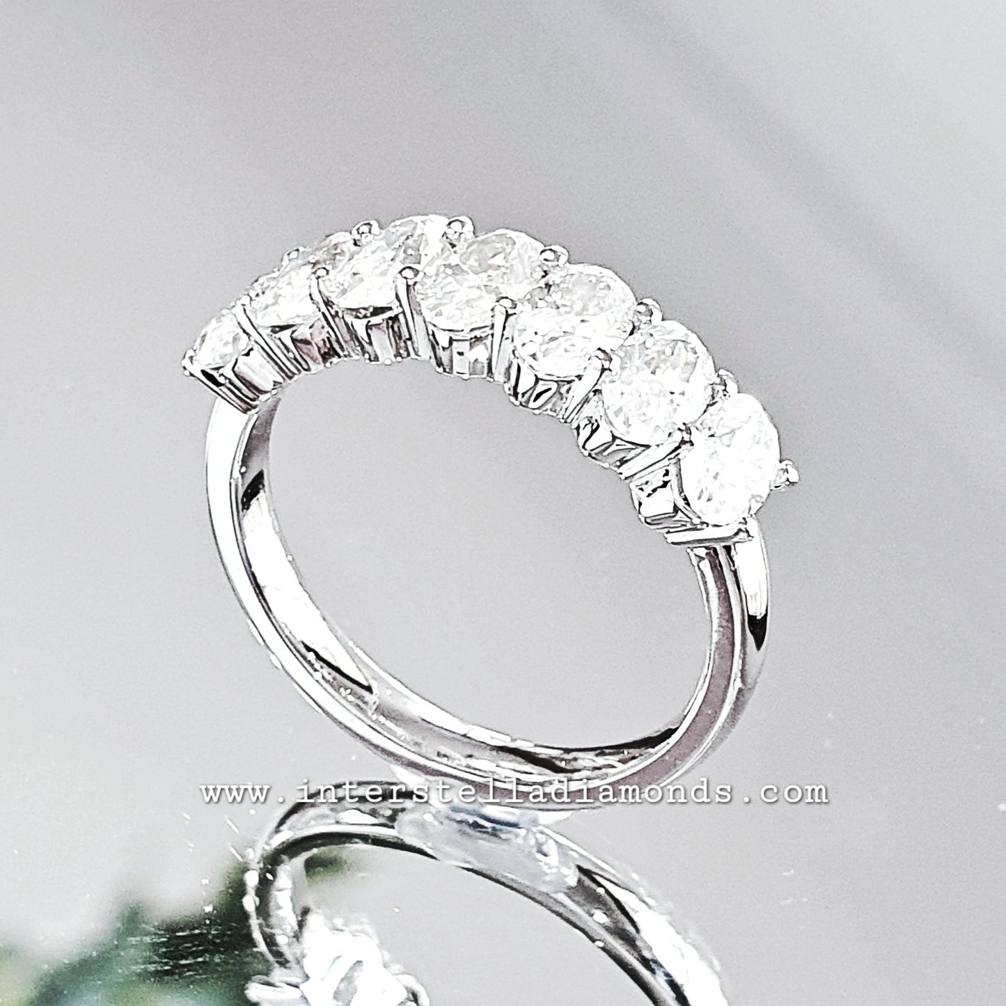 Oval wedding Ring