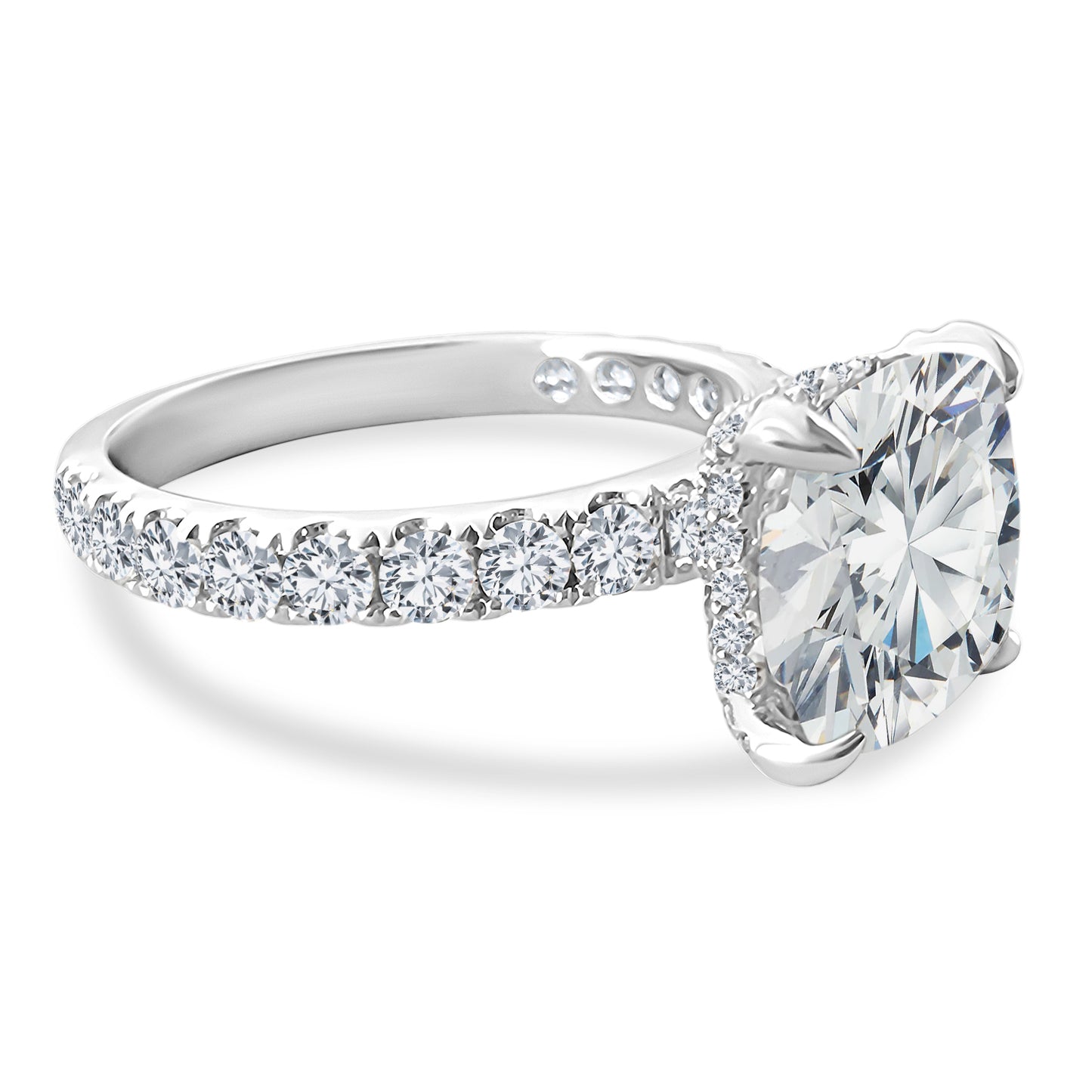 Cushion cut 5.87ct Stunning Engagement Ring